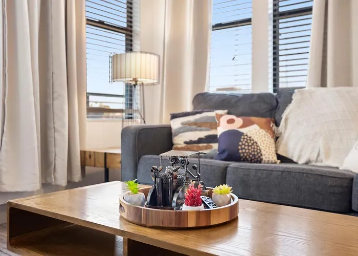 Modern Town Waterfront Cozysuites Paradise 07 Apartment