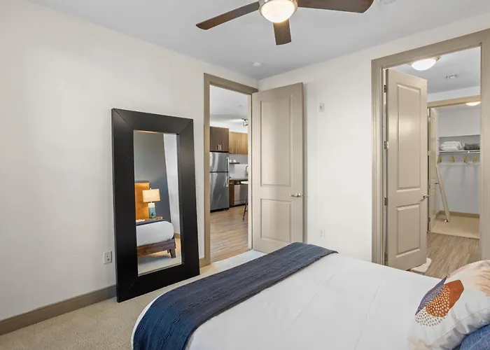 Apartment Modern Town Waterfront Cozysuites Paradise 07